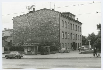 Pärnu Road 41 triple stone building.  duplicate photo