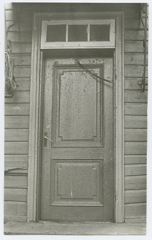 Pärnu highway 31, wooden door outside the house.