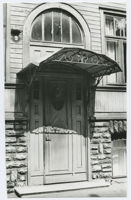 Heart Street 9 houses, wooden outdoor doors and shadowing.  duplicate photo