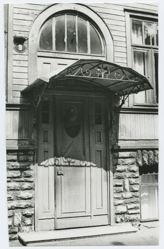 Heart Street 9 houses, wooden outdoor doors and shadowing.