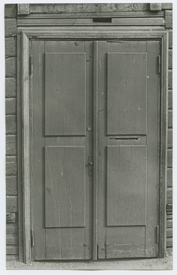 Wooden door on the 14a house of Paldiski highway.  duplicate photo
