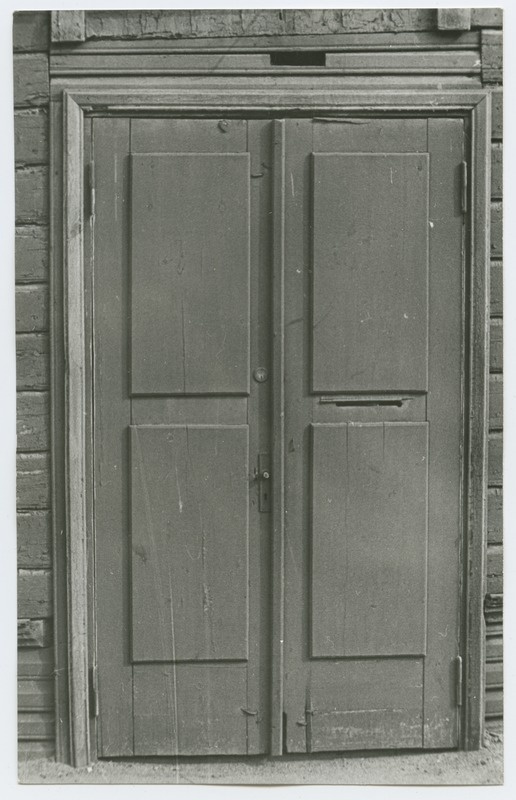 Wooden door on the 14a house of Paldiski highway.