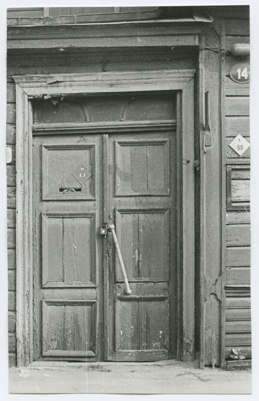 Wooden door on the 14a house of Paldiski highway.