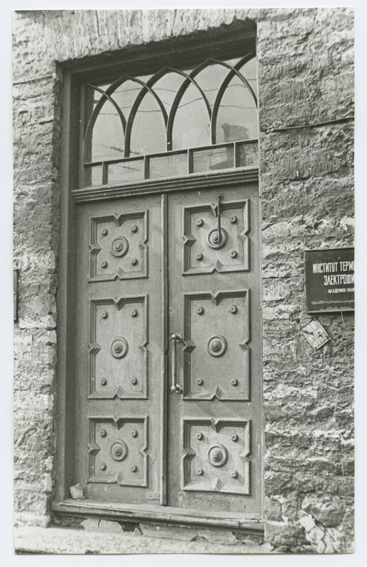 Wooden door on the 1st house of Paldiski Highway.