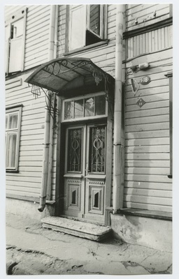 Building J. Tompi t. 18 external door  duplicate photo