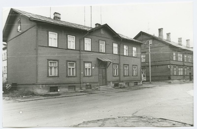 Double wooden building J. Tompi t. 37  duplicate photo