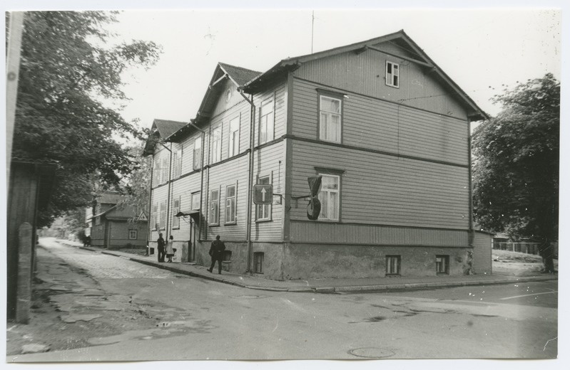 Double wooden building J. Tomp'i t. 10