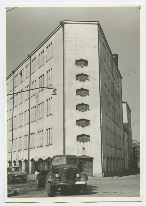 Red Koit building end view