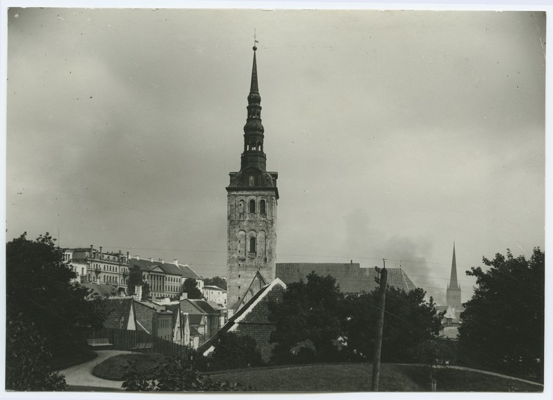 Tallinn, Niguliste Church, view of the edelic, Toompea on the left.