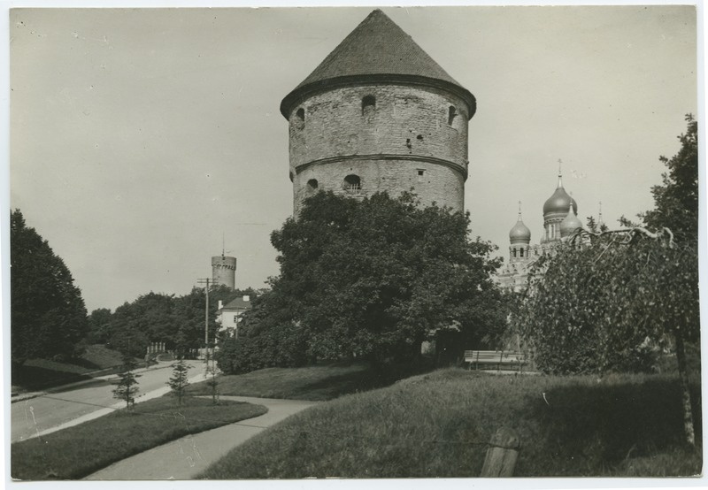 Tallinn, Kiek-in-de-Kök, view from the southeast, on the left Pikk Hermann, on the right Al.Nevski Cathedral.