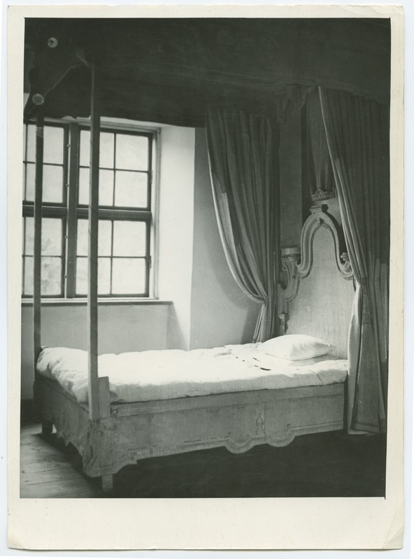 Tallinn, Peeter I house in Kadriorg, bedroom view with bed.