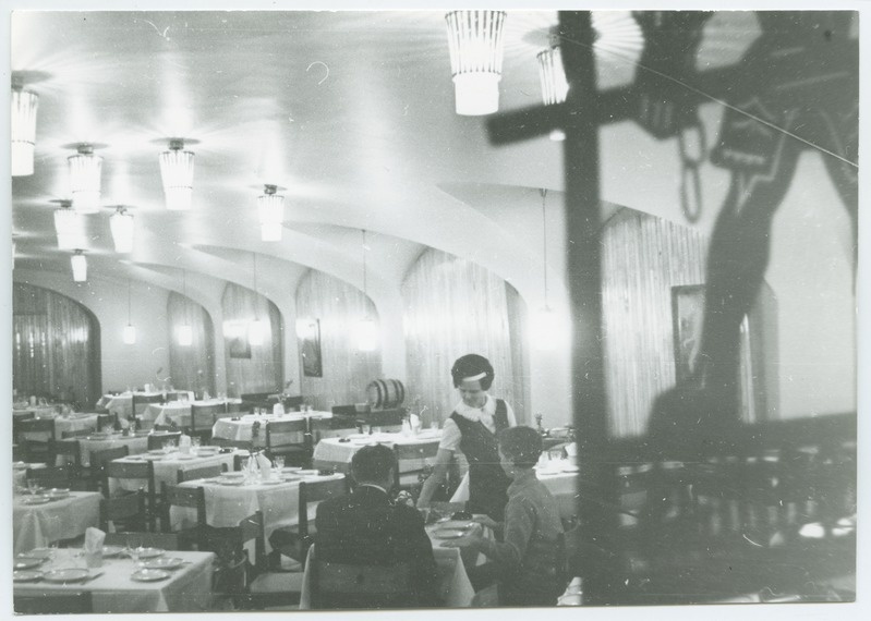 Interior view of the restaurant "Vana Toomas" hall