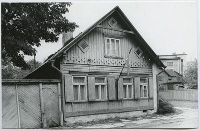 Tallinn. Wooden building Väike-Kompassi t. 14  duplicate photo
