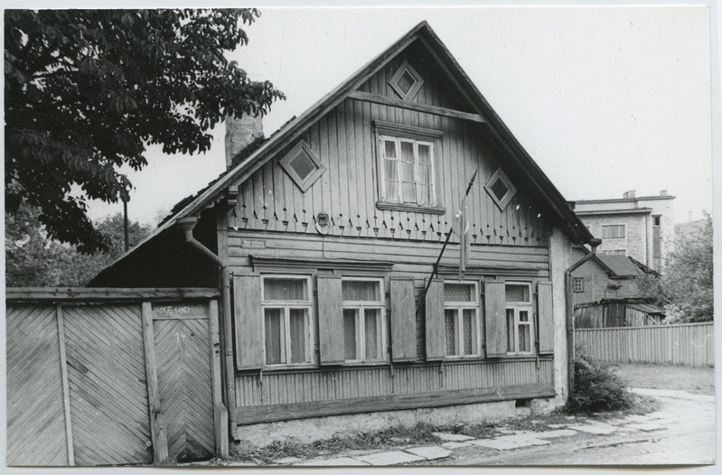 Tallinn. Wooden building Väike-Kompassi t. 14