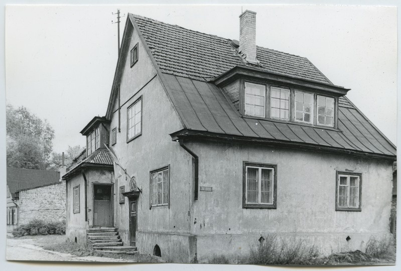 Tallinn. Building with Mansardkorrection Väike-Kompassi t. 3