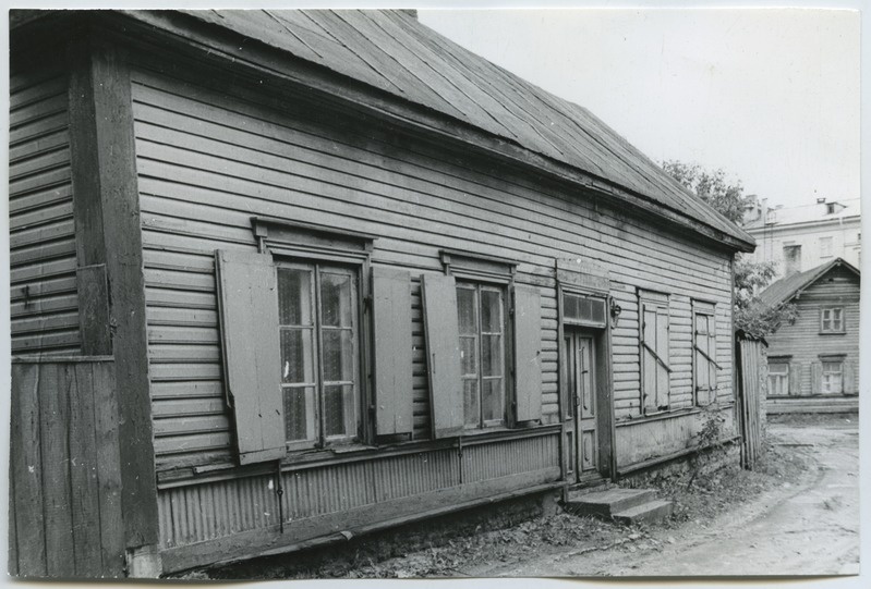 Tallinn. One-time wooden building Väike-Kompassi t. 6