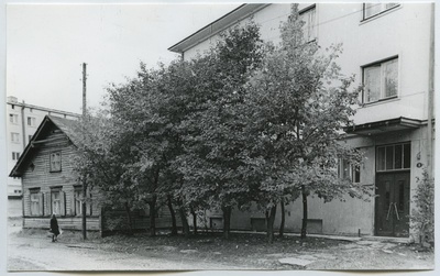 Tallinn. Three-fold stone building Väike-Kompassi t. 5  duplicate photo