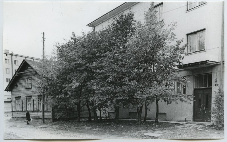 Tallinn. Three-fold stone building Väike-Kompassi t. 5