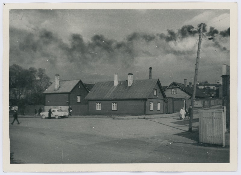 Jonni House position and behind it Children's House Street No. 33, Tallinn