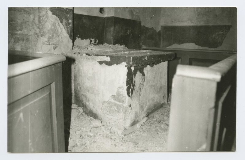 The Holy Cross of John's Church is a close view.