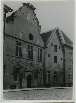 The Fassade of the Blackhead building on Pikal Street.  duplicate photo