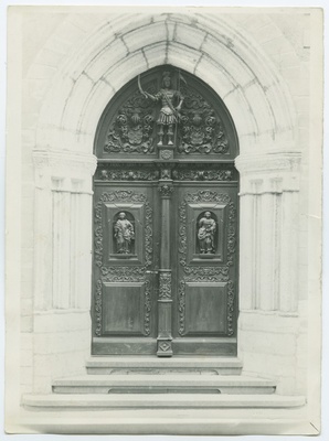 Tallinn, Suur-Karja 1, portal with slided doors.  duplicate photo