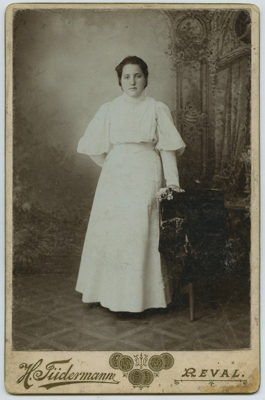 Woman's portrait