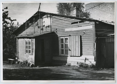 One-time wooden house in the yard of Veski t. 8  duplicate photo