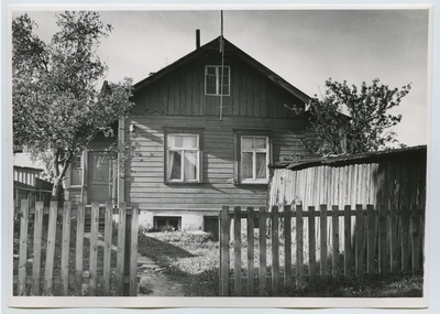 Wooden house in Kingissepa t. 72 courtyard  duplicate photo