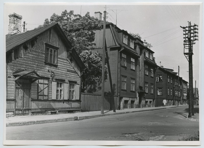 View along Lennuki t.