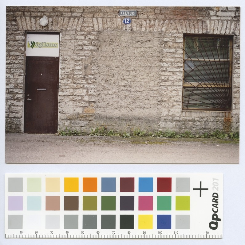 Mining Street No. 12. The building was built with a window and a door label "Vägilane".