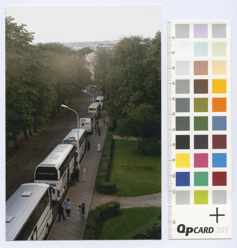 View from the Governor's Garden to the Commander's road, where there are a series of tourist buses.