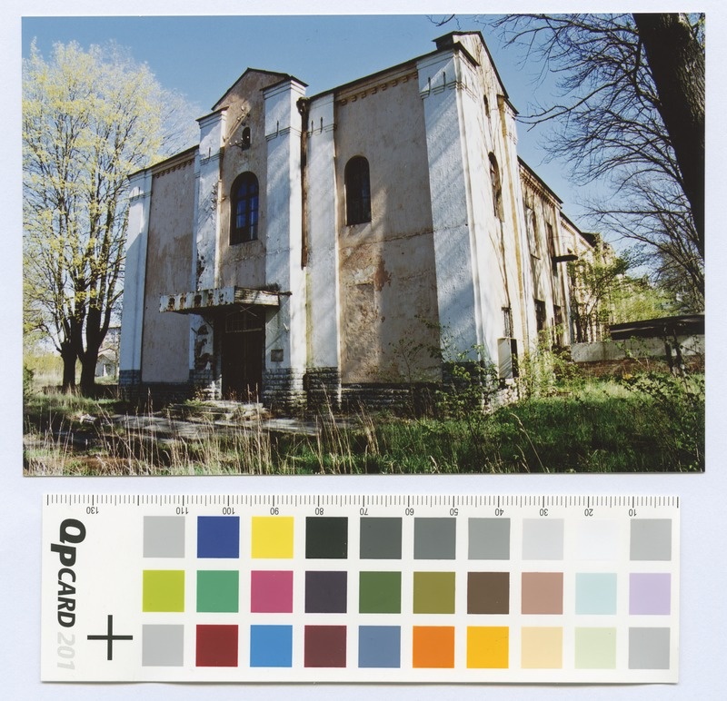 The end view of the arm. Colorful.