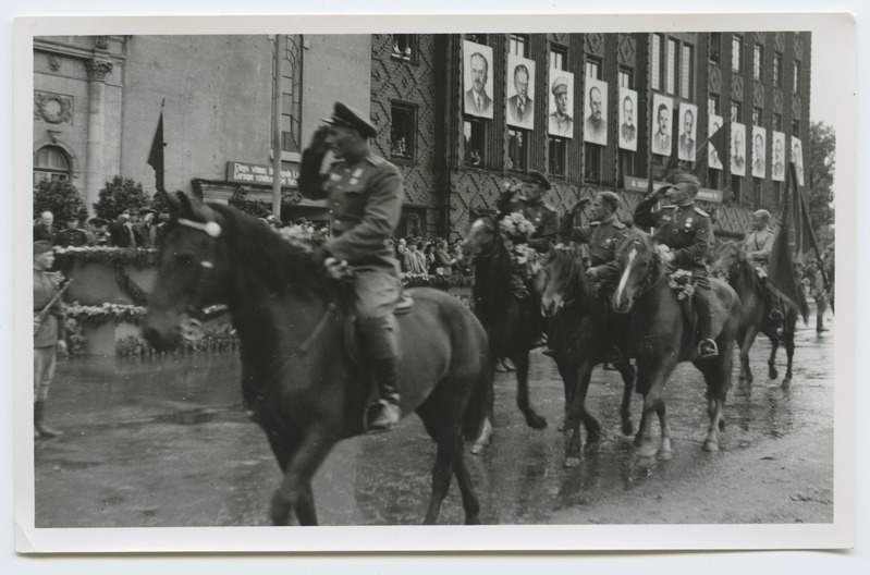 Estonian Shooting Corps troops in the Winning Square.