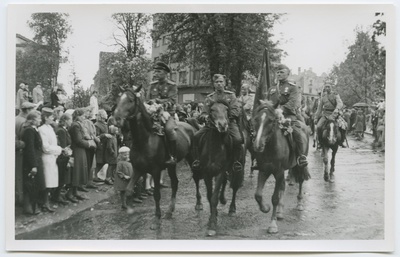 The fighters of the Estonian Lasker Corps in Tõnismäe.  duplicate photo