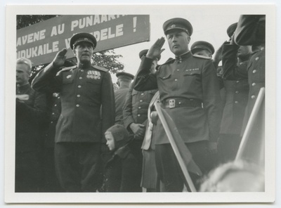 Lieutenant General Lembit Pärn and Commander of the 7th shooter division General Major K. Source welcomes the fighters of the Estonian Lasker Corps.  similar photo