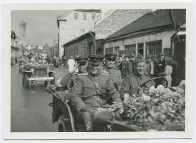 The fighters of the Estonian Laskurkorpus on Paldiski highway.  duplicate photo