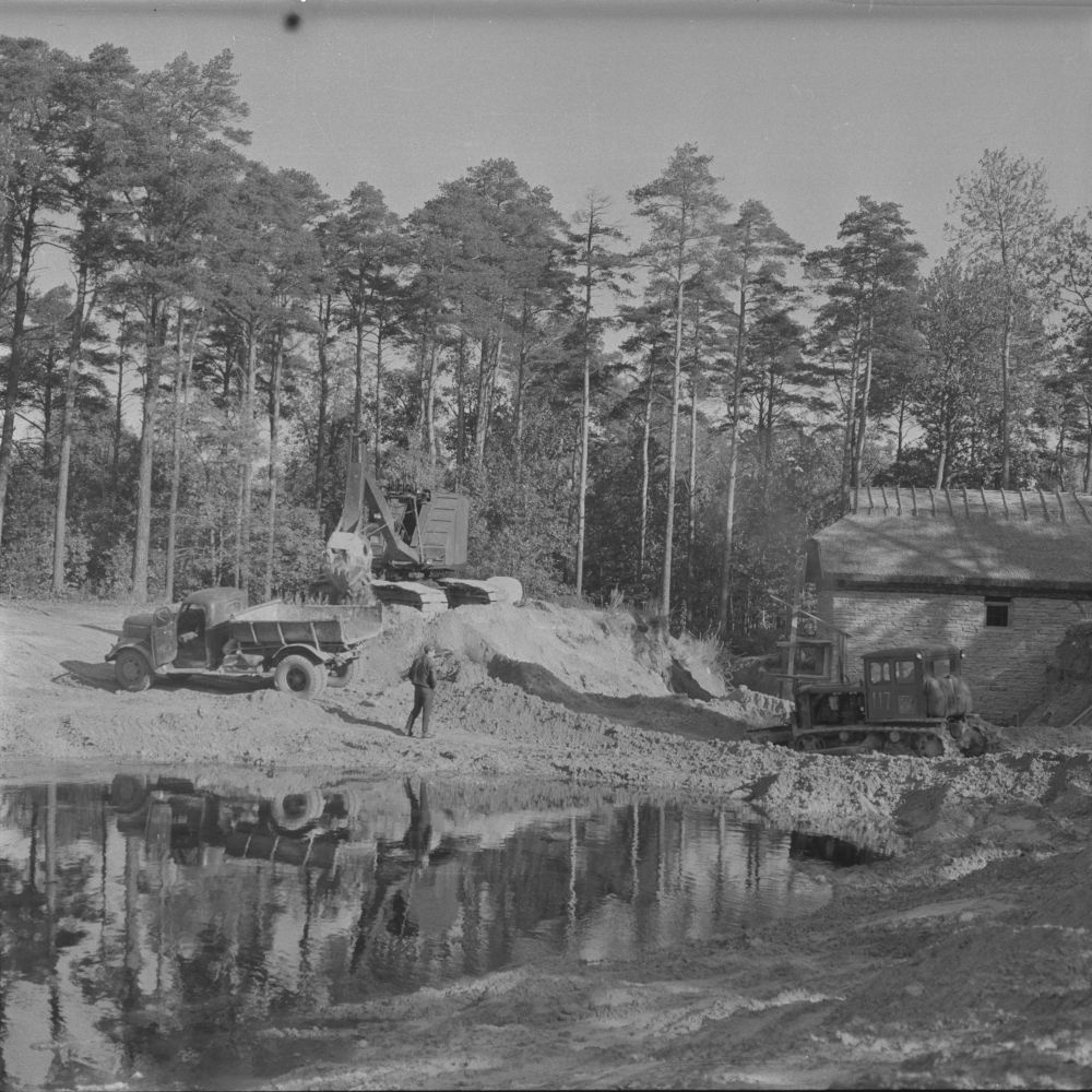Construction of a water spring shine.
