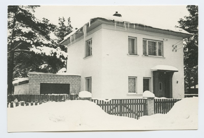 Building on Männikul