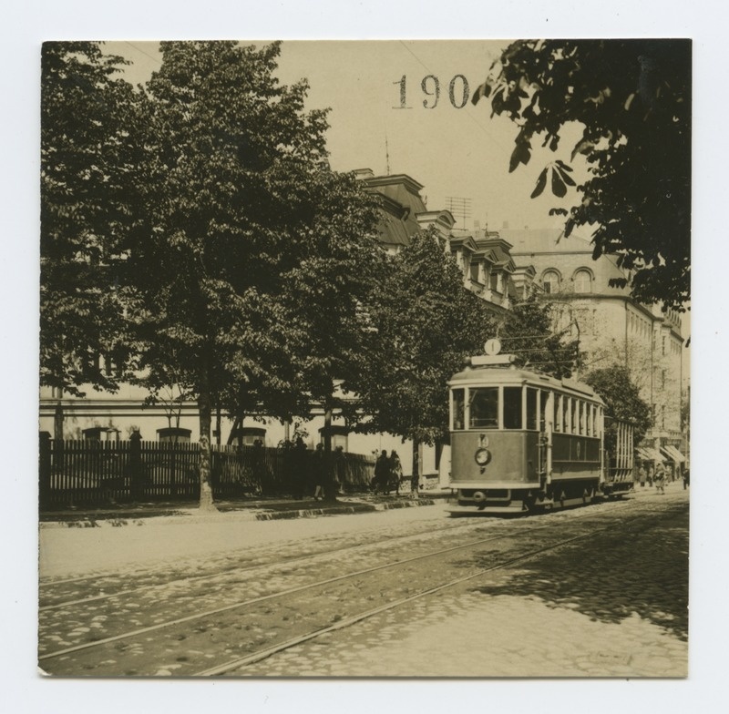 Tram on Pärnu mnt