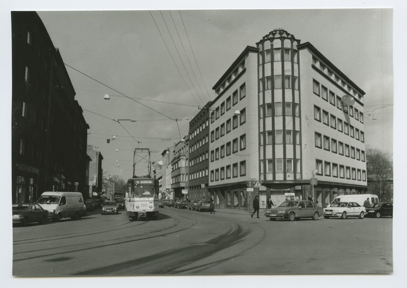 Tallinn. View Pärnu mnt. And Sakala tn. Between the corner building by Tõnismäe