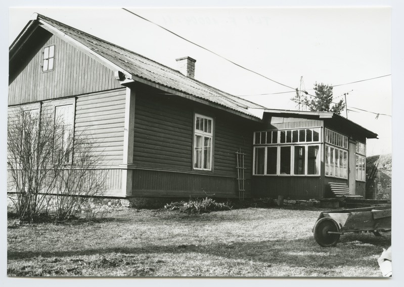 Tallinn. Mountain tn 1. One-time wooden house with veranda