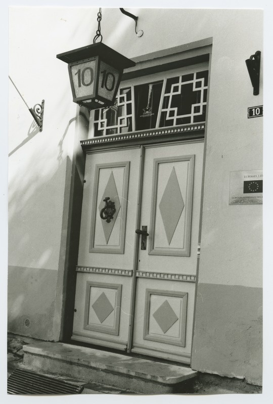Tallinn. Court of tn 10 house outside door