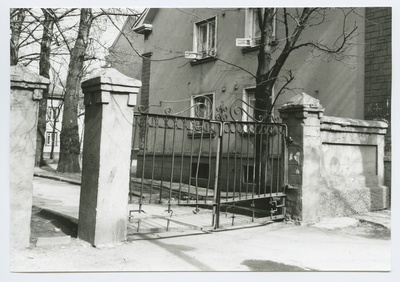 Tallinn. Stonemurru tn 37. Sepisgate at the two-storey apartment  duplicate photo