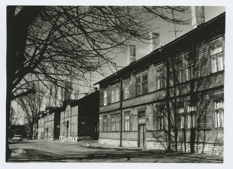 Tallinn. Old double wooden houses Vilmsi tn 39, 37, 35
