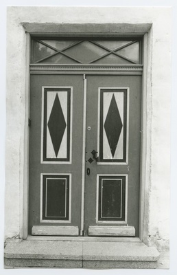Tallinn. Toom-Kooli tn 21 house outdoor door  duplicate photo