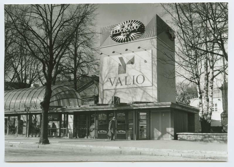 Tallinn. Viru tn Gallery cafe and ads by Pärnu mnt