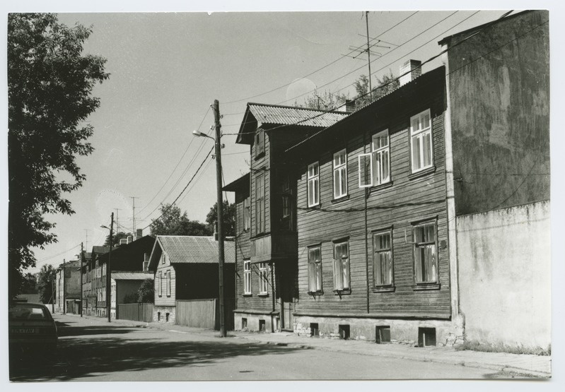 Tallinn. Paide tn 17, 15, 13 old wooden houses
