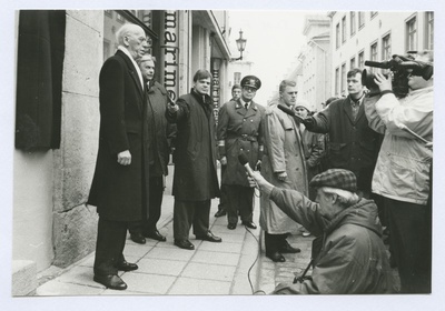 Tallinn. Opening of the Arthur Ströhm memorial plate Long tn. 9 houses. Speaks Lennart Meri  similar photo