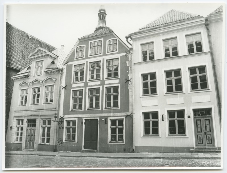 Buildings Kullassepa t. 3, 5, 7